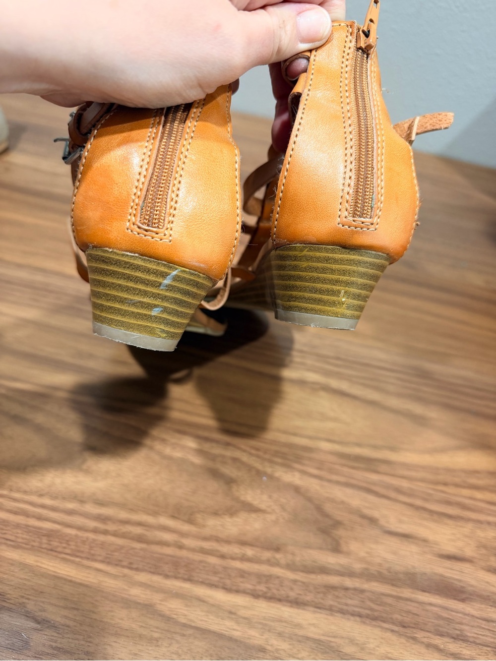 Express Tan Strappy Toe-Loop Sandals - Picture 4 of 4